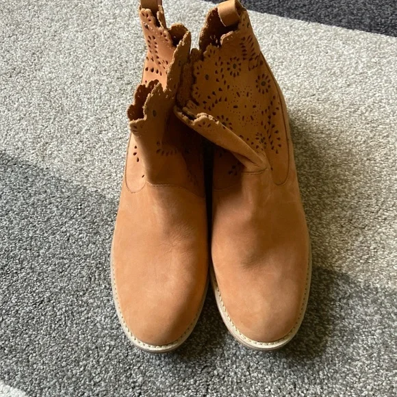 Anthropologie Miss Albright Brown Cut-Out Ankle Booties Size 6B - Picture 4 of 8